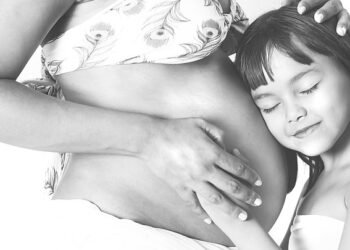 Journey to Motherhood: A Week-by-Week Guide to Pregnancy