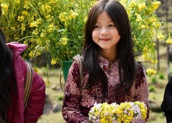 Active Kids: Building Strong Bodies and Healthy Habits