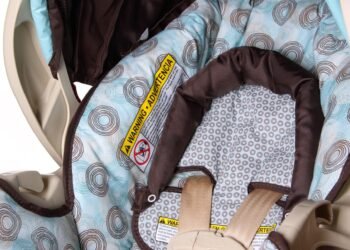 Mom Removes Safety Labels From Her Baby’s Car Seat for Aesthetics & People Are Sounding the Alarm