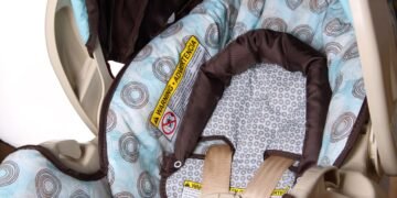 Mom Removes Safety Labels From Her Baby’s Car Seat for Aesthetics & People Are Sounding the Alarm