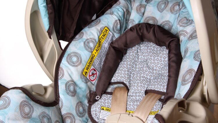 Mom Removes Safety Labels From Her Baby’s Car Seat for Aesthetics & People Are Sounding the Alarm