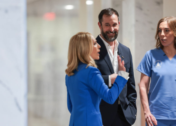 ‘The Pitt’ Fans Fire Back at Noah Wyle’s ‘Wildly Offensive’ Comment About Moms Working in Hospitals