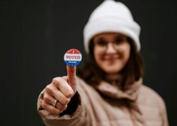Ilana Glazer’s new grassroots initiative wants every mom at the polls