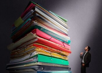 Returning to Work After Paternity Leave: 7 Expert Tips to Keep in Mind