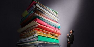 Returning to Work After Paternity Leave: 7 Expert Tips to Keep in Mind