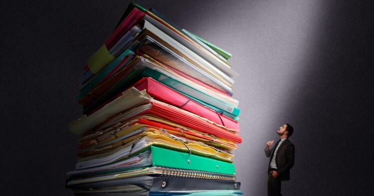 Returning to Work After Paternity Leave: 7 Expert Tips to Keep in Mind