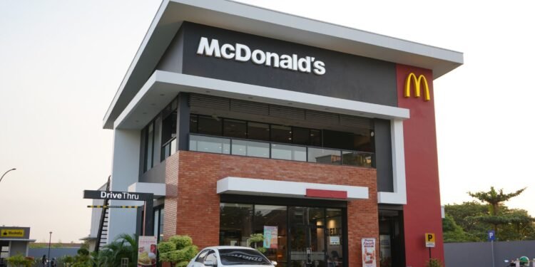 Mom Pulls Into McDonald’s To Change Her Baby & Finds the Same Problem Twice
