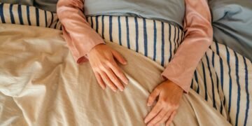 The nighttime trick a doctor uses tof asleep fast (it’s not melatonin)